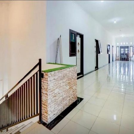 Reddoorz Near Plaza Araya Malang Hotel Blimbing  Exterior photo